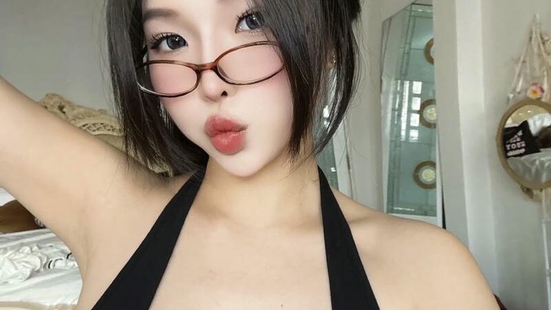 49+ ảnh gái xinh đeo kính dễ thương và nhí nhảnh