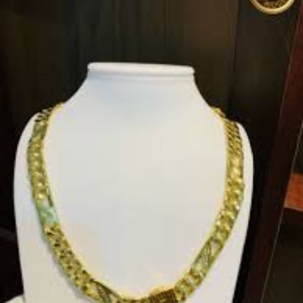 1 cây vàng trol bằng đồ trưng bày