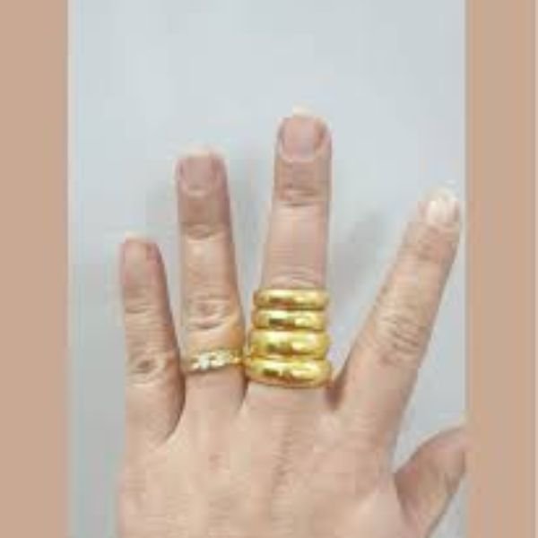 1 cây vàng trol đeo đầy tay