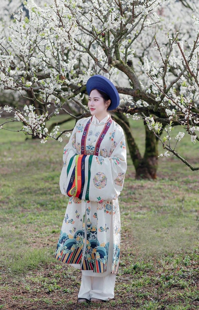 Gái xinh dân tộc kinh