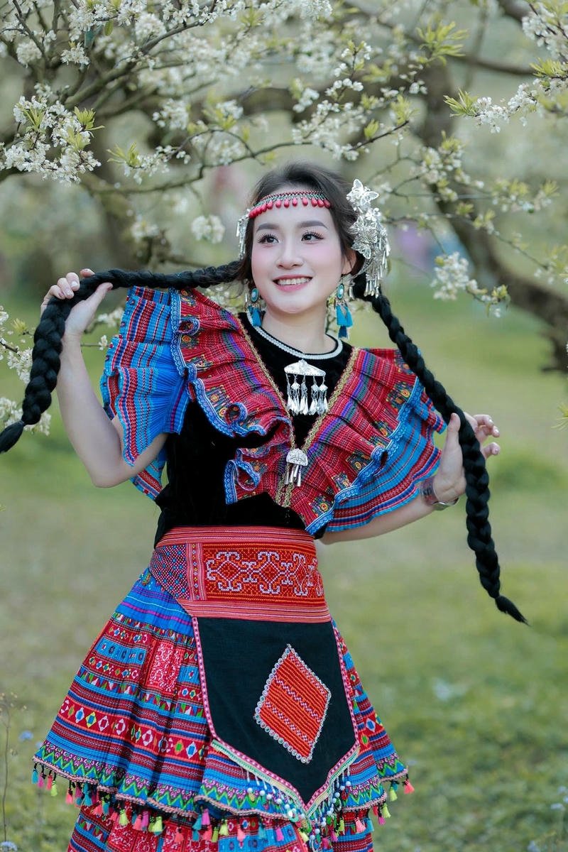 Gái xinh dân tộc nùng