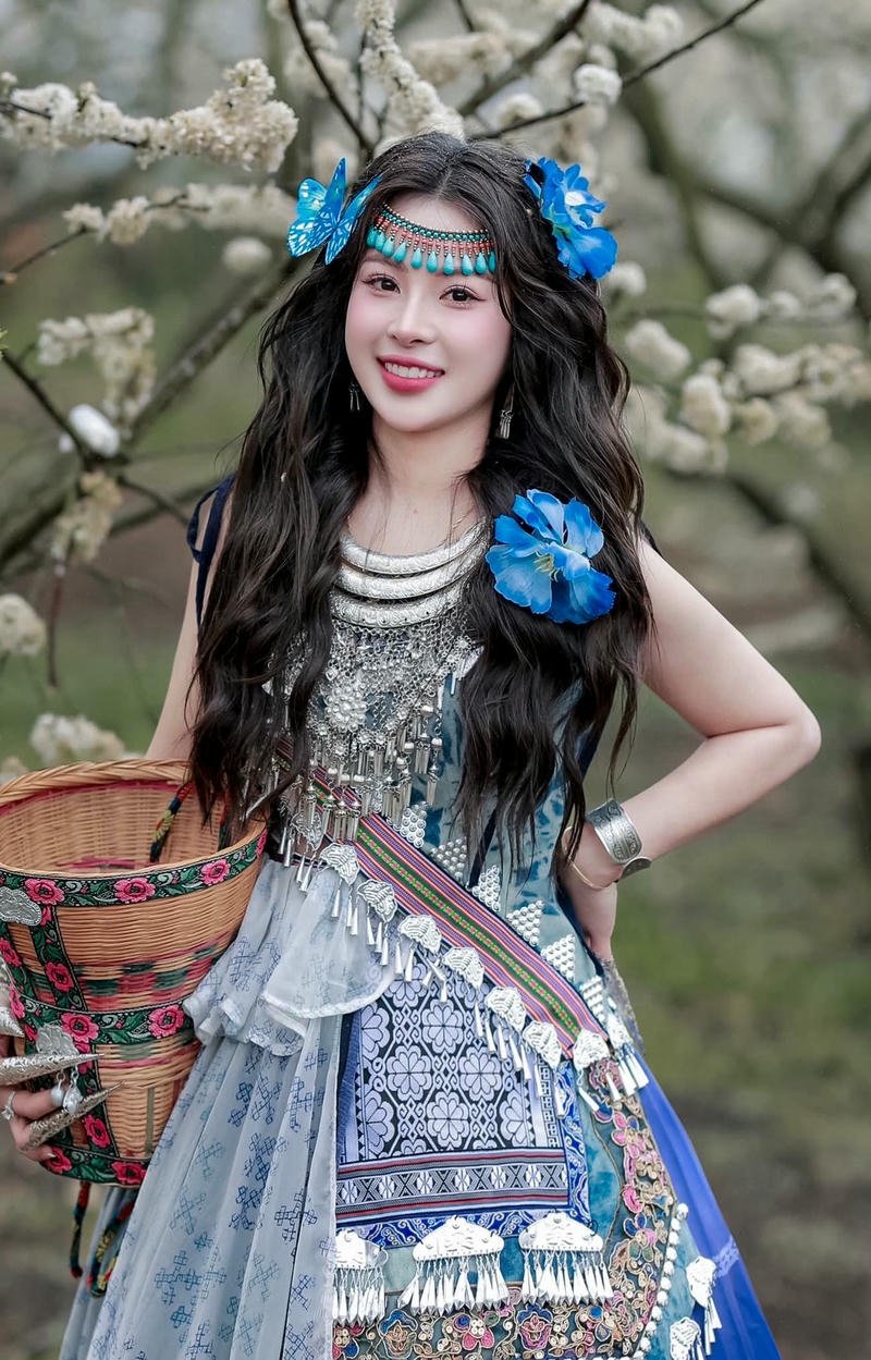 Gái xinh dân tộc tóc dài