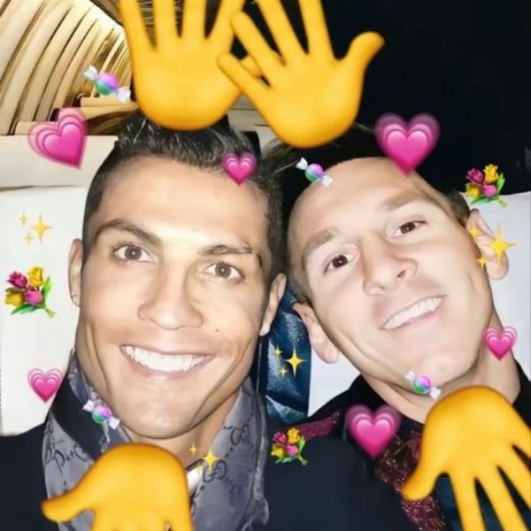 ảnh chế ronaldo chụp cùng bạn