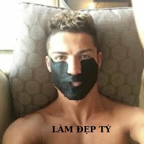 ảnh chế ronaldo đắp mặt nạ
