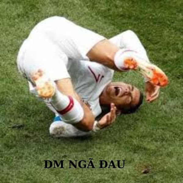 ảnh chế ronaldo ngã đau