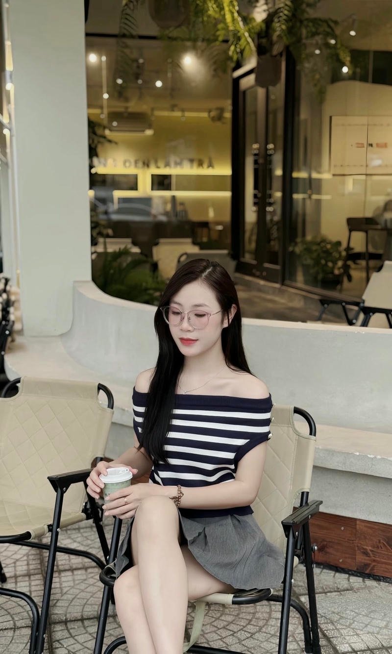 ảnh cô gái công sở