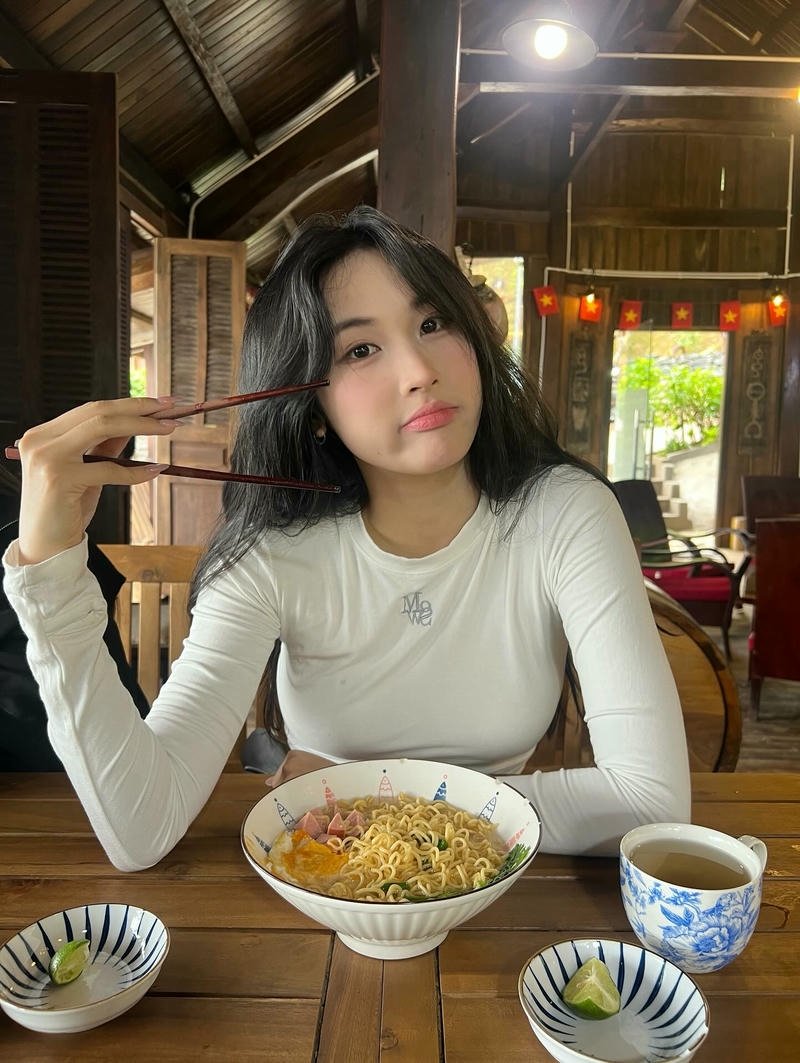 ảnh gái xinh 2k5 mặc áo dài trắng