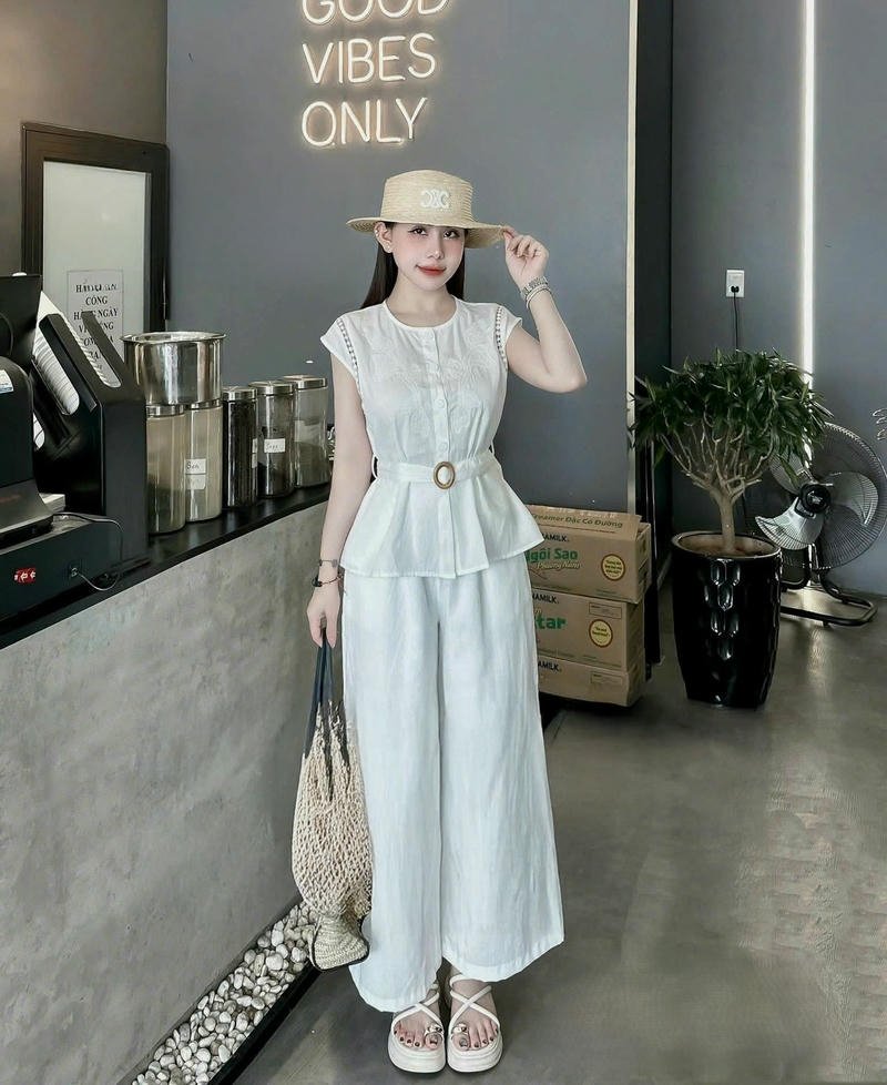ảnh gái xinh công sở mặc đồ trắng