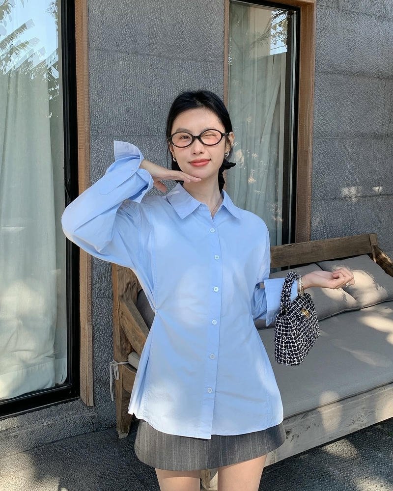 ảnh gái xinh công sở mặc sơ mi xanh