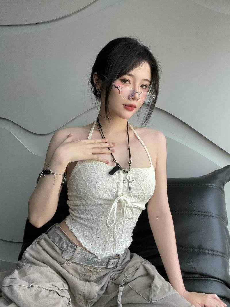 ảnh gái xinh đeo kính 2k7