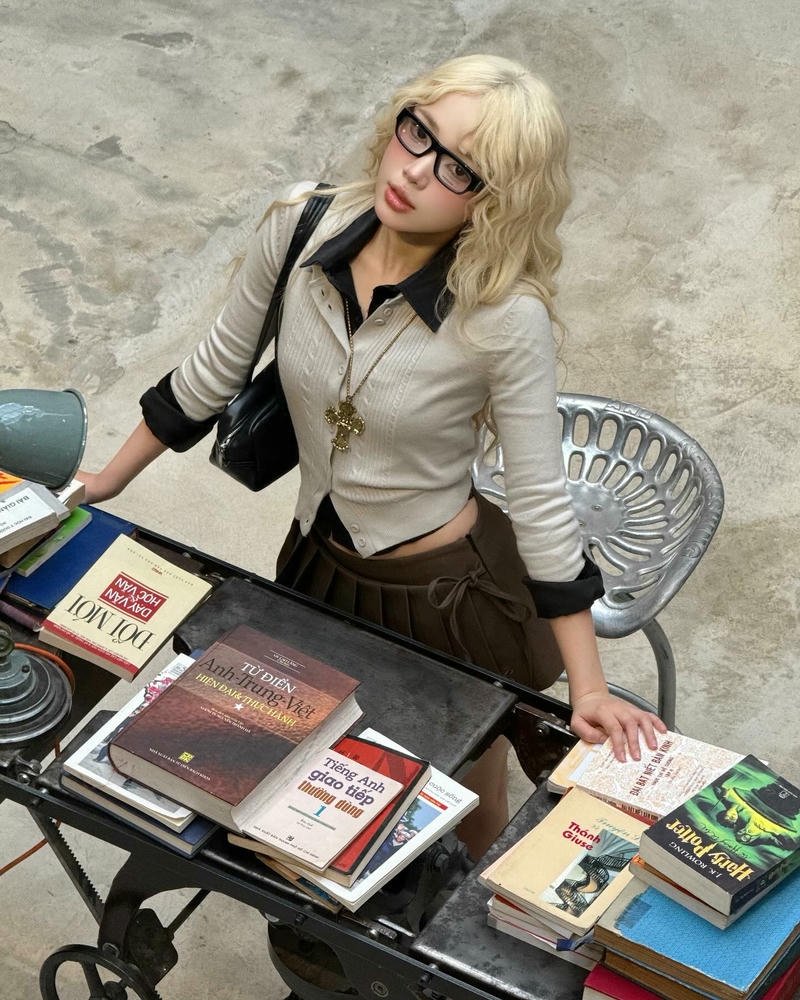 ảnh gái xinh đeo mắt kính ngầu