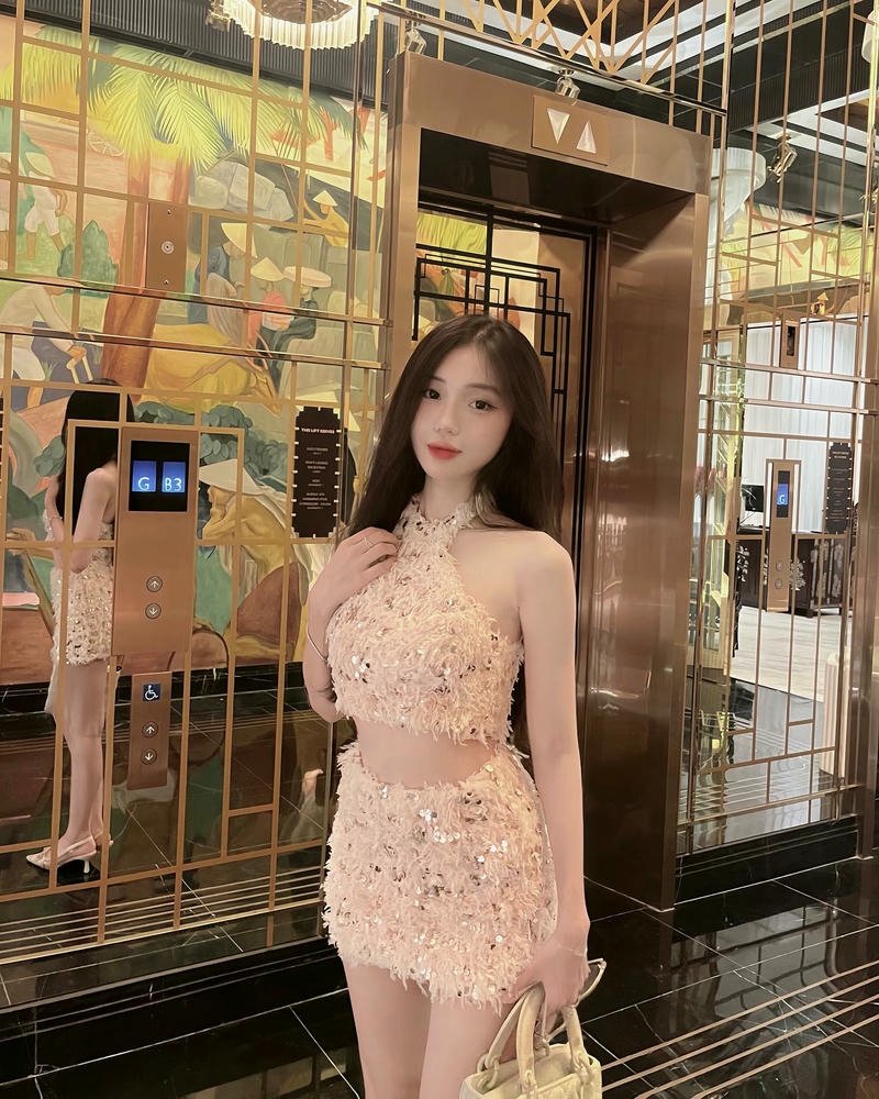 ảnh gái xinh mặc áo yếm đẹp