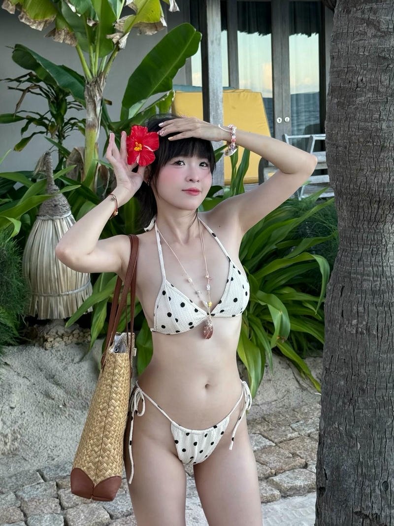 ảnh gái xinh mặc bikini siêu nhỏ