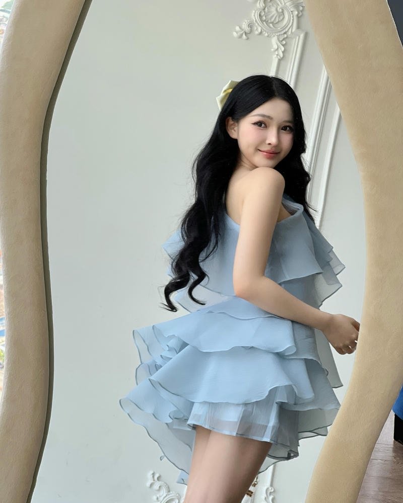 ảnh gái xinh mặc váy ngắn