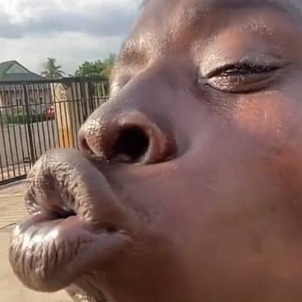 ảnh hôn troll anh da đen