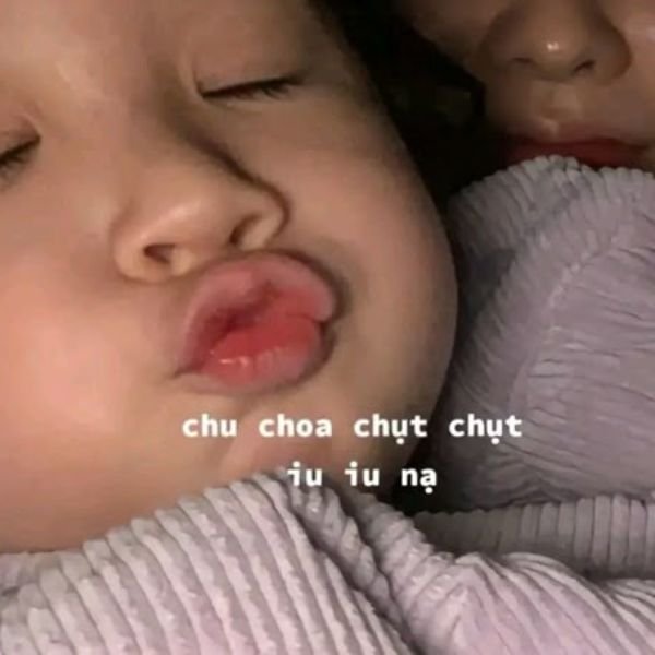 ảnh hôn troll em bé