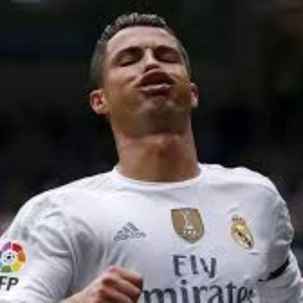 ảnh hôn troll ronadol