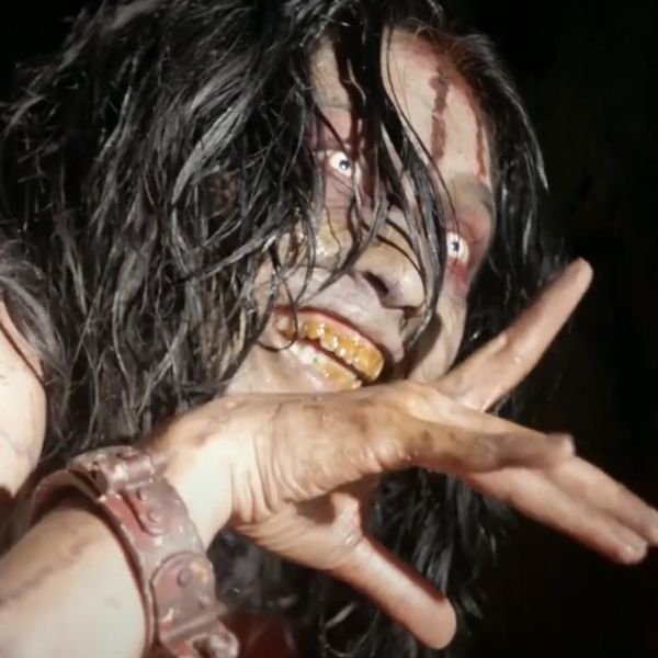 ảnh ma troll chỉ tay