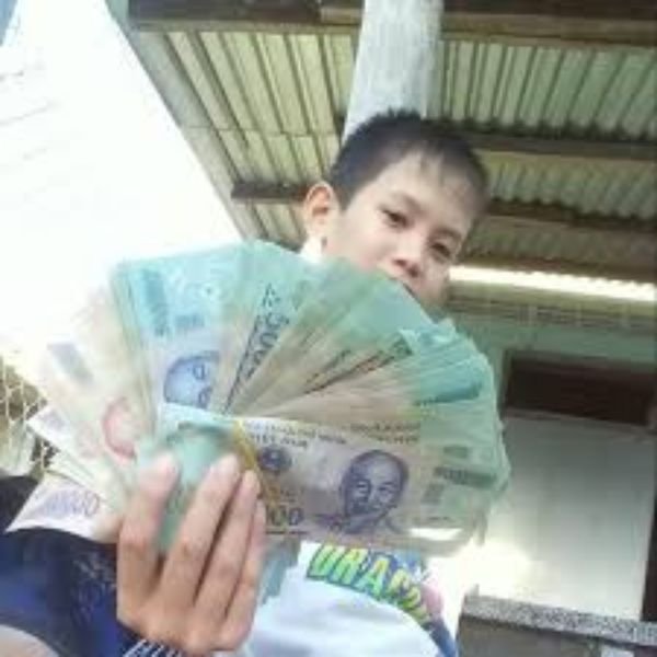 ảnh tay cầm tiền troll đại gia