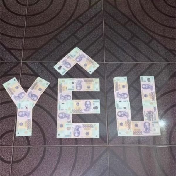 ảnh troll 20.10 yêu bằng tiền