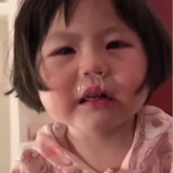 ảnh troll khóc thổi bong bóng