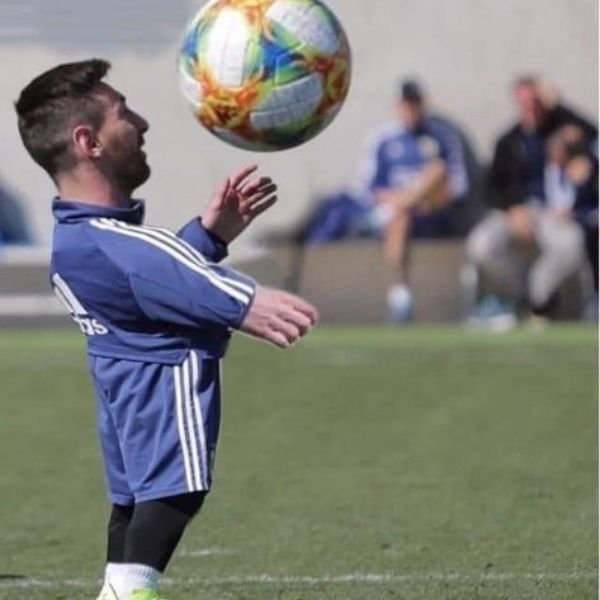 ảnh troll messi tung bóng