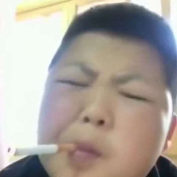 ảnh video troll hút thuốc lá