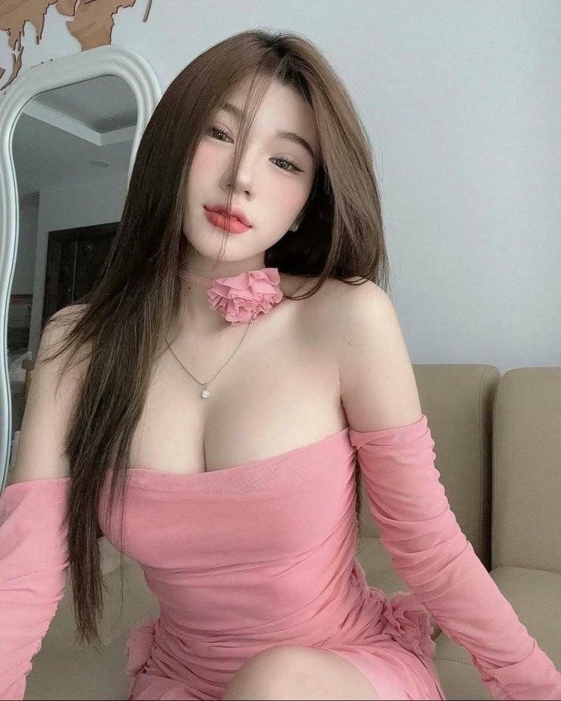 con gái mặc pinky