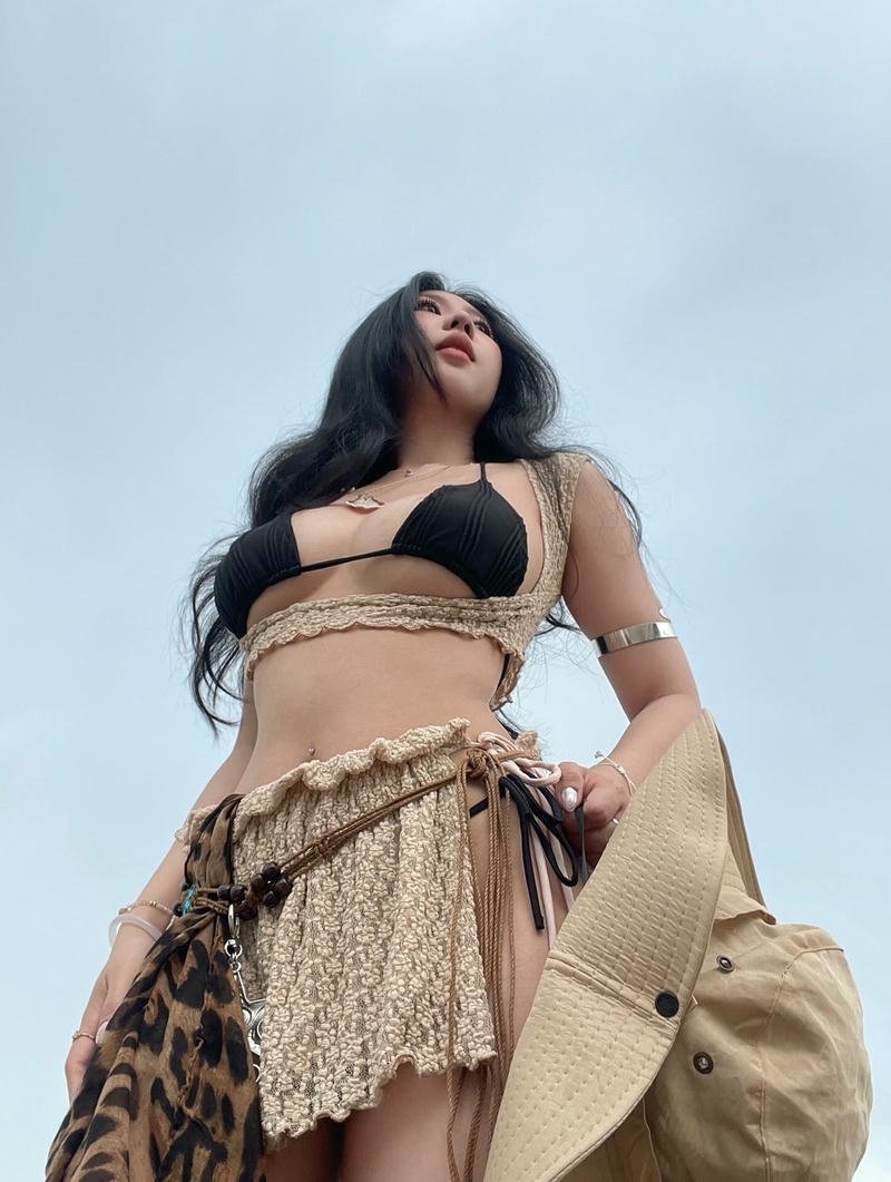 gái đẹp khoe vú bự