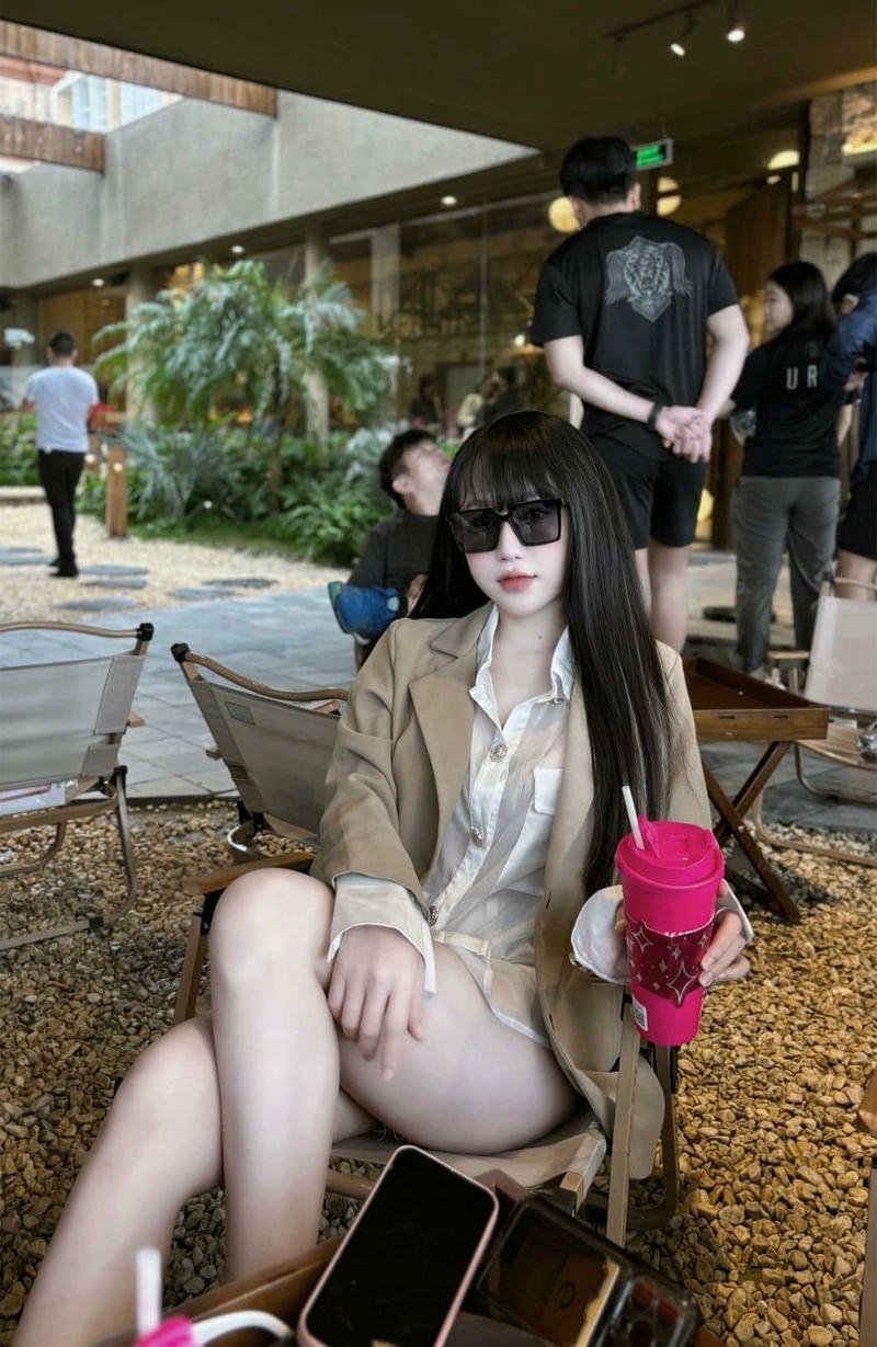 gái đẹp tóc dài ngầu