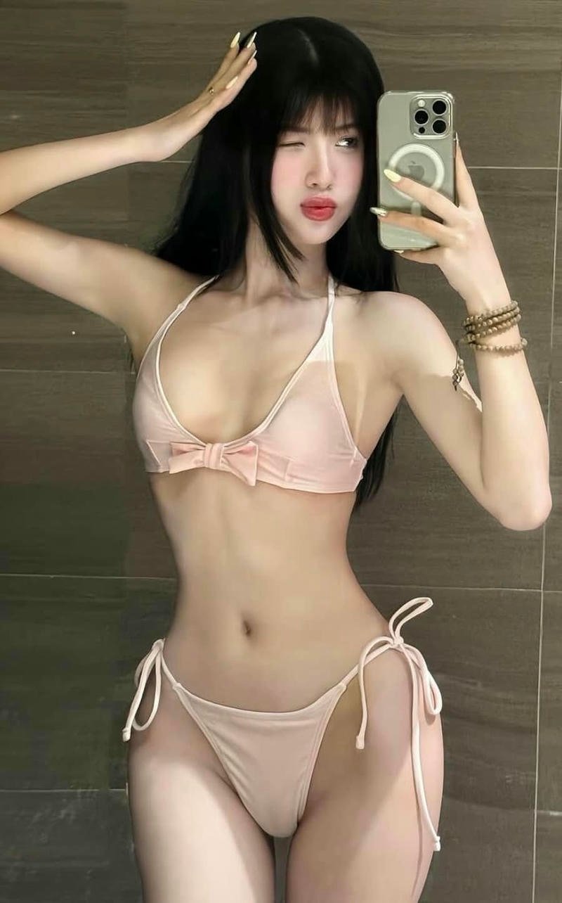 gái mặc đồ pinky