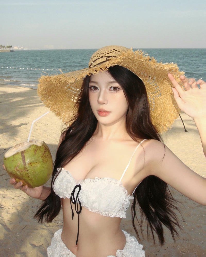 gái xinh 2k3 đội mũ rơm