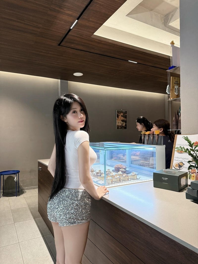 gái xinh 2k3 mặc quần ngắn