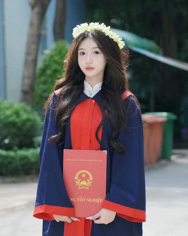 gái xinh 2k3 tốt nghiệp