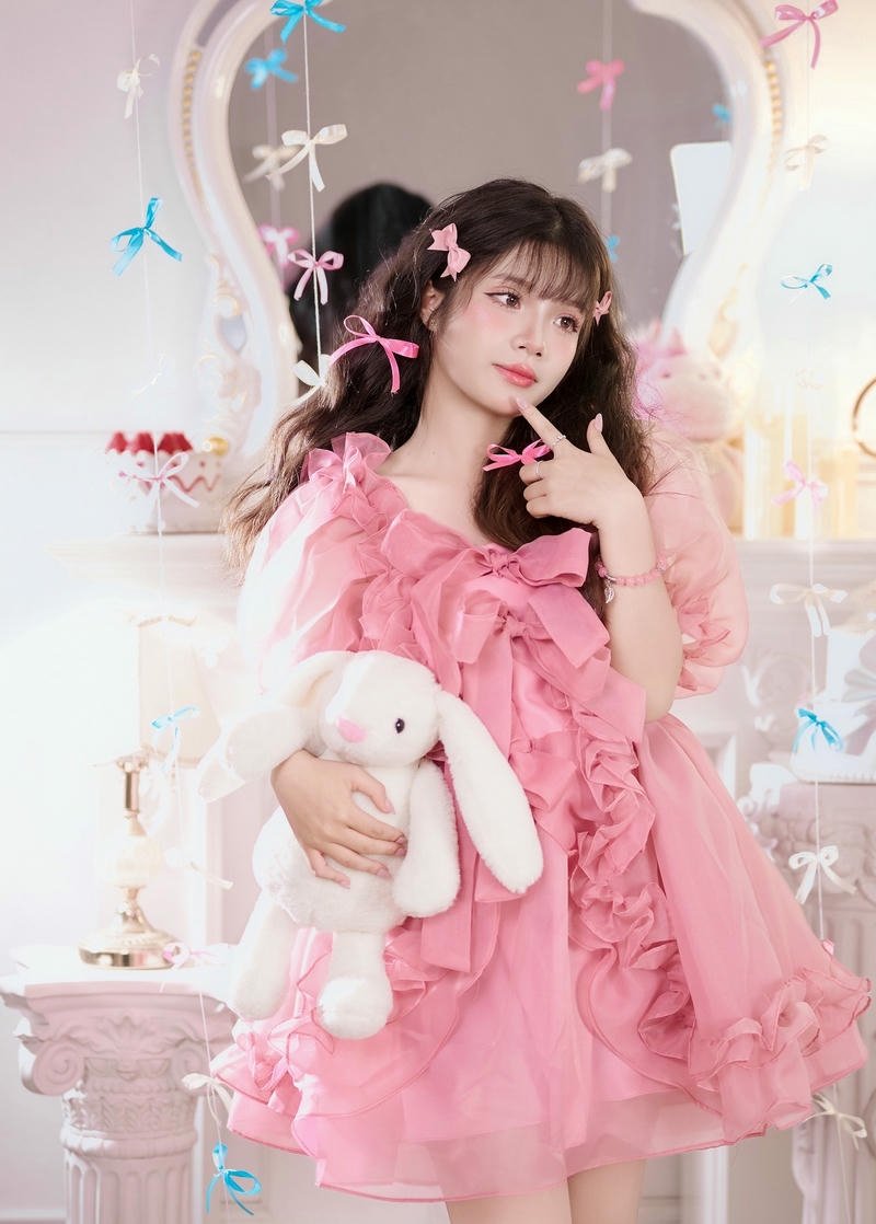 gái xinh 2k4 hồng cánh sen