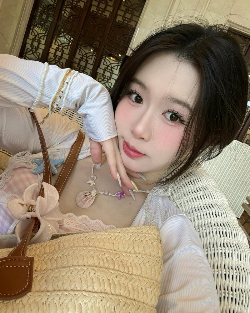 gái xinh 2k4 má hồng