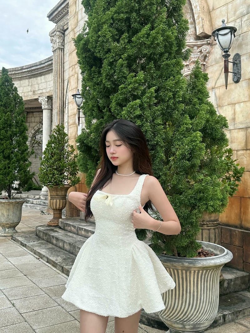 gái xinh 2k4 mặc váy 2 dây