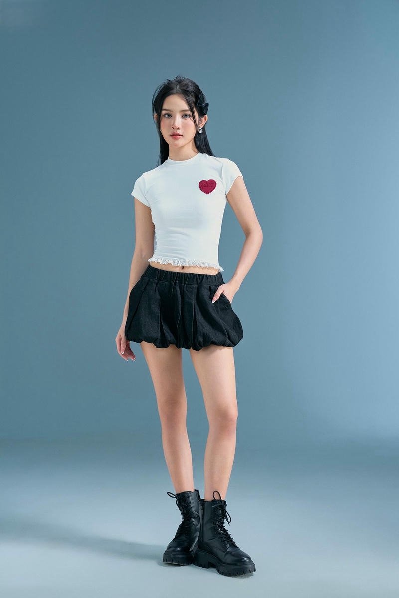 gái xinh 2k4 tạo dáng