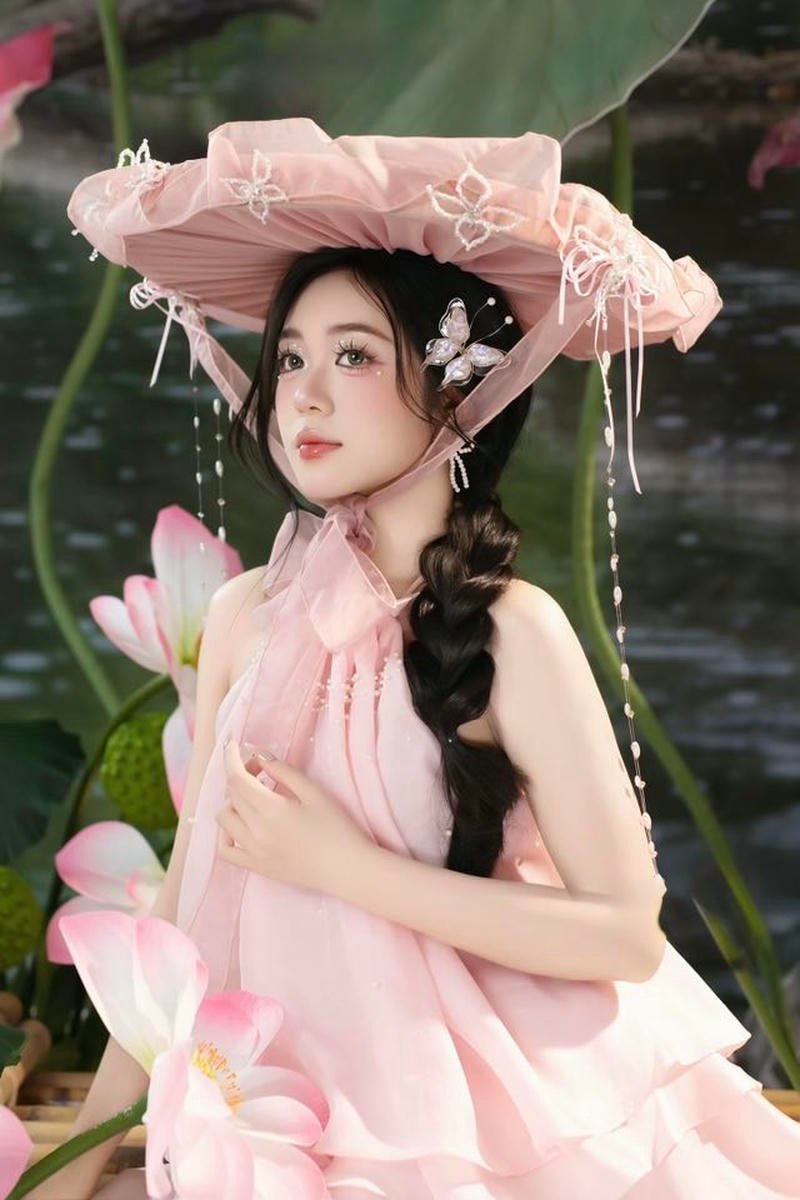 gai xinh 9x chụpa nhr hoa sen