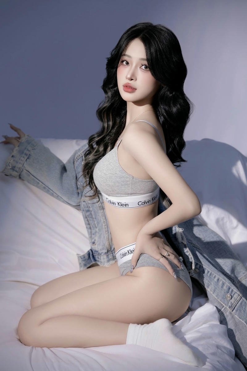 gai xinh 9x khoe mông
