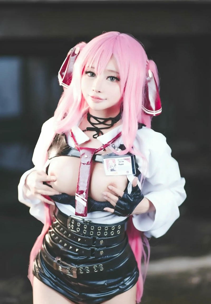 gái xinh cosplay vú to