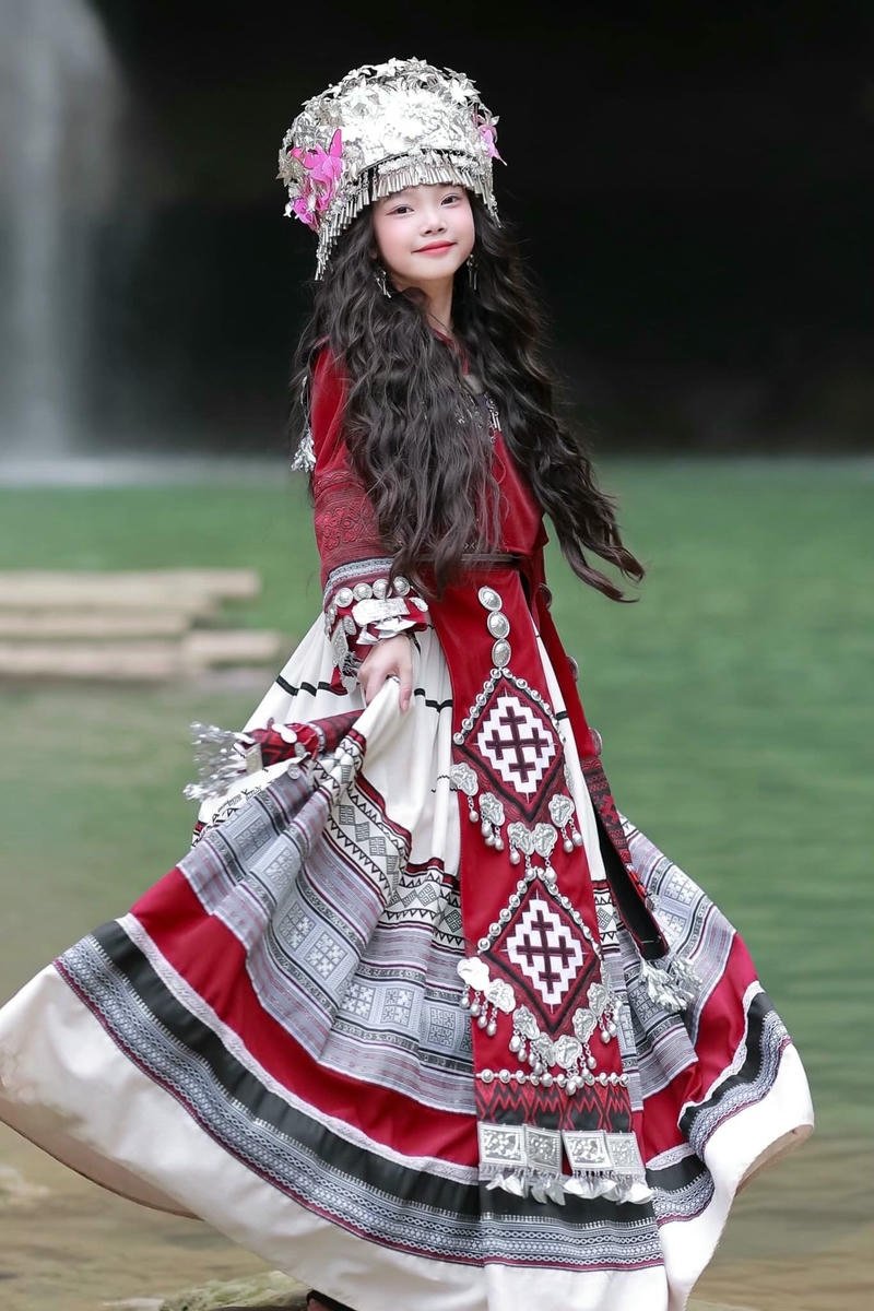 gái xinh dân tộc thái