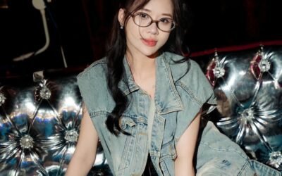 gái xinh đi bar đeo kính