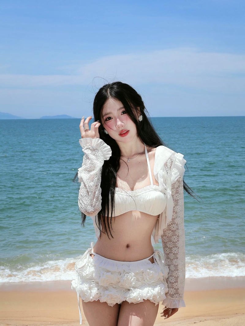 gái xinh hở hang dâm đãng