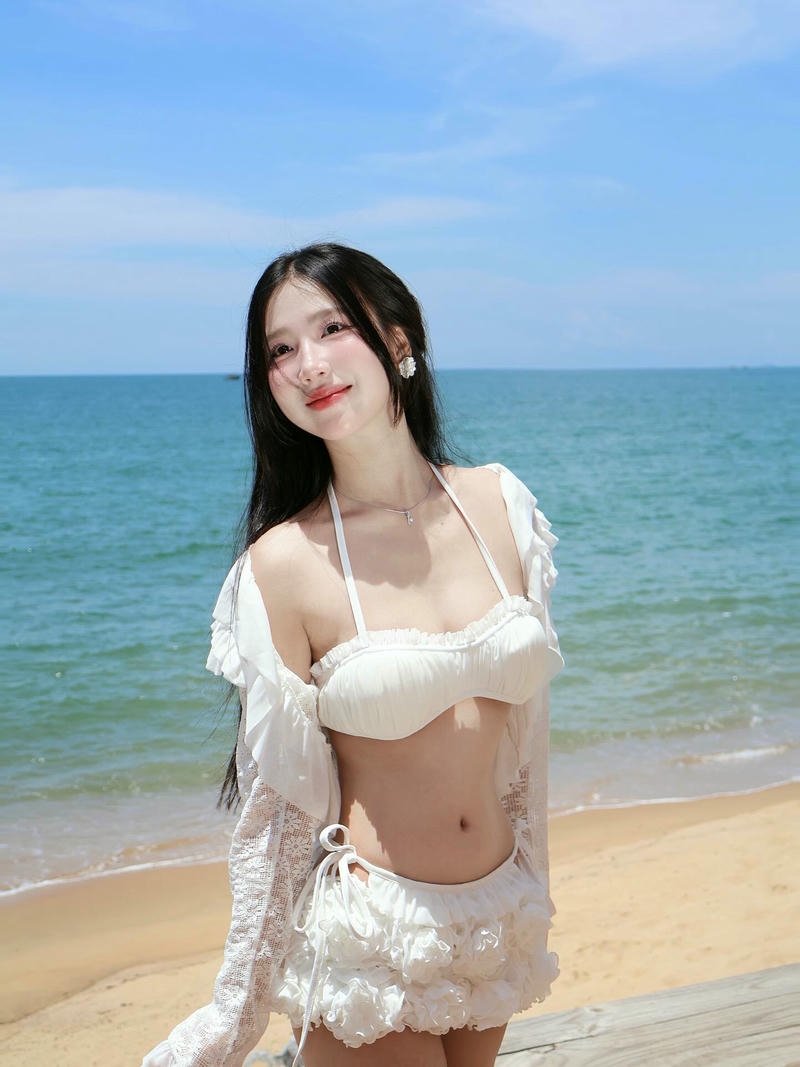 gái xinh hở hang dâm