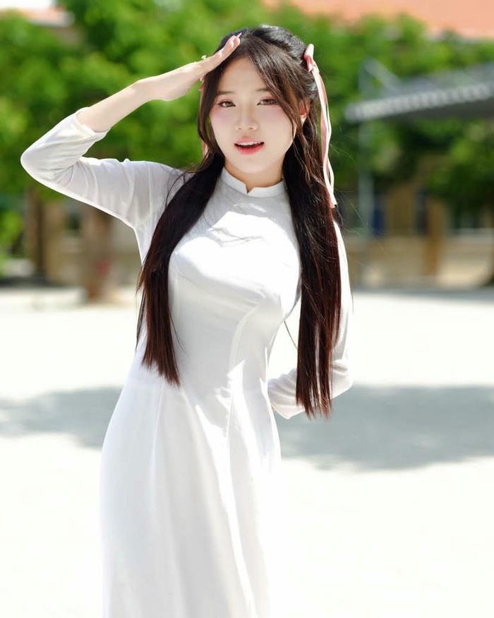 gái xinh học xinh tóc dài