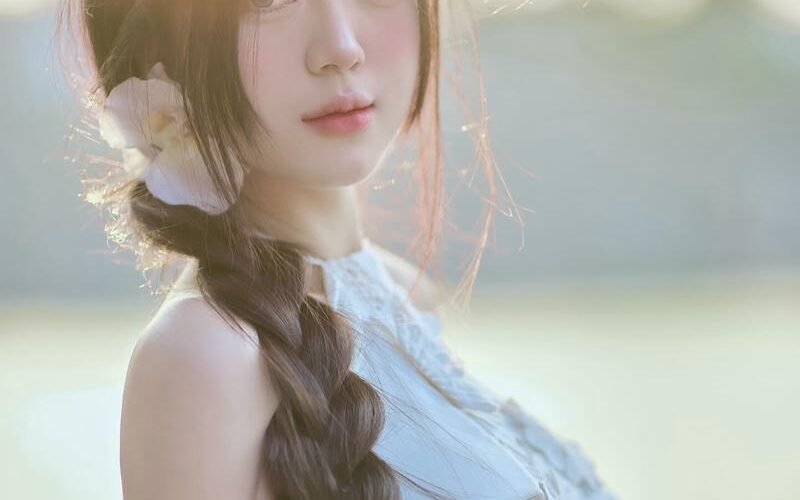 gái xinh mặc áo yếm tết tóc