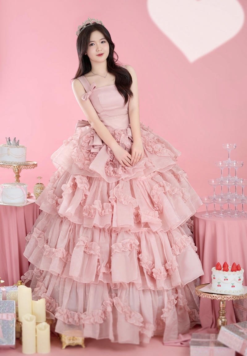 gái xinh mặc pinky đi biển