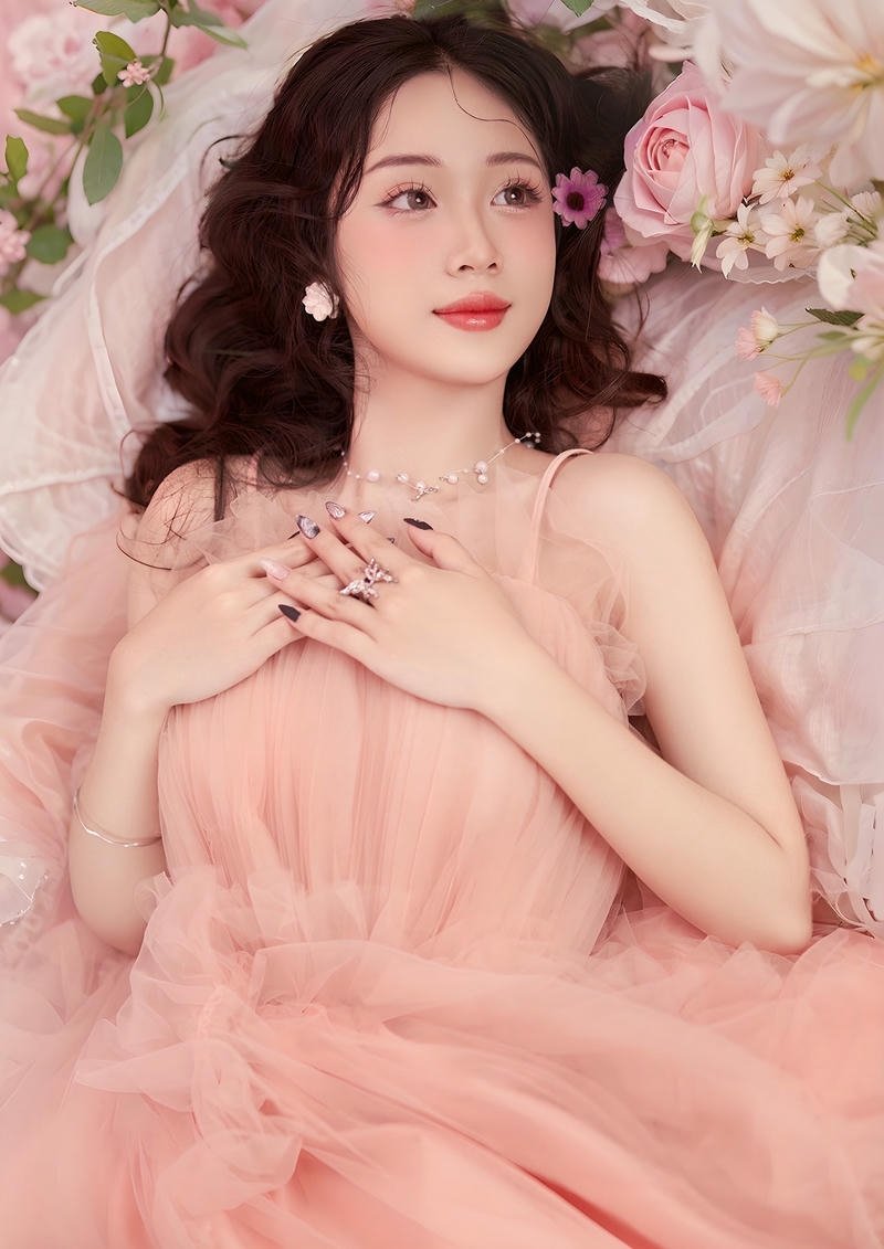 gái xinh mặc pinky mỏng