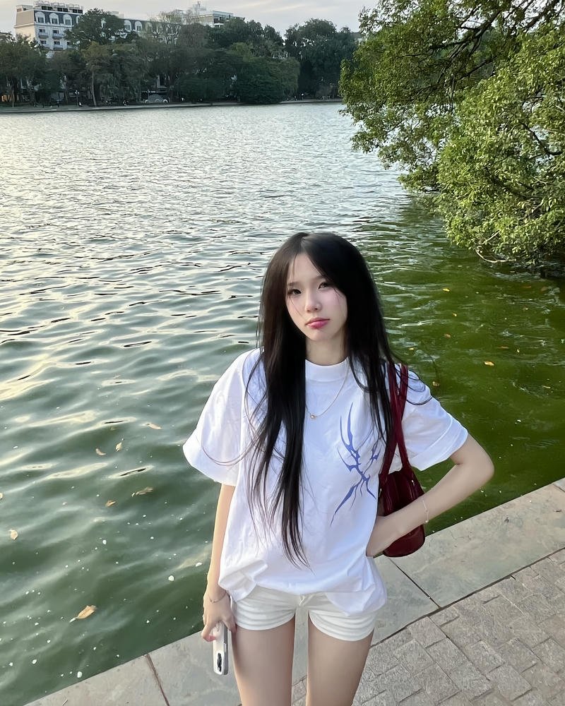 gái xinh mặc quần jean bó